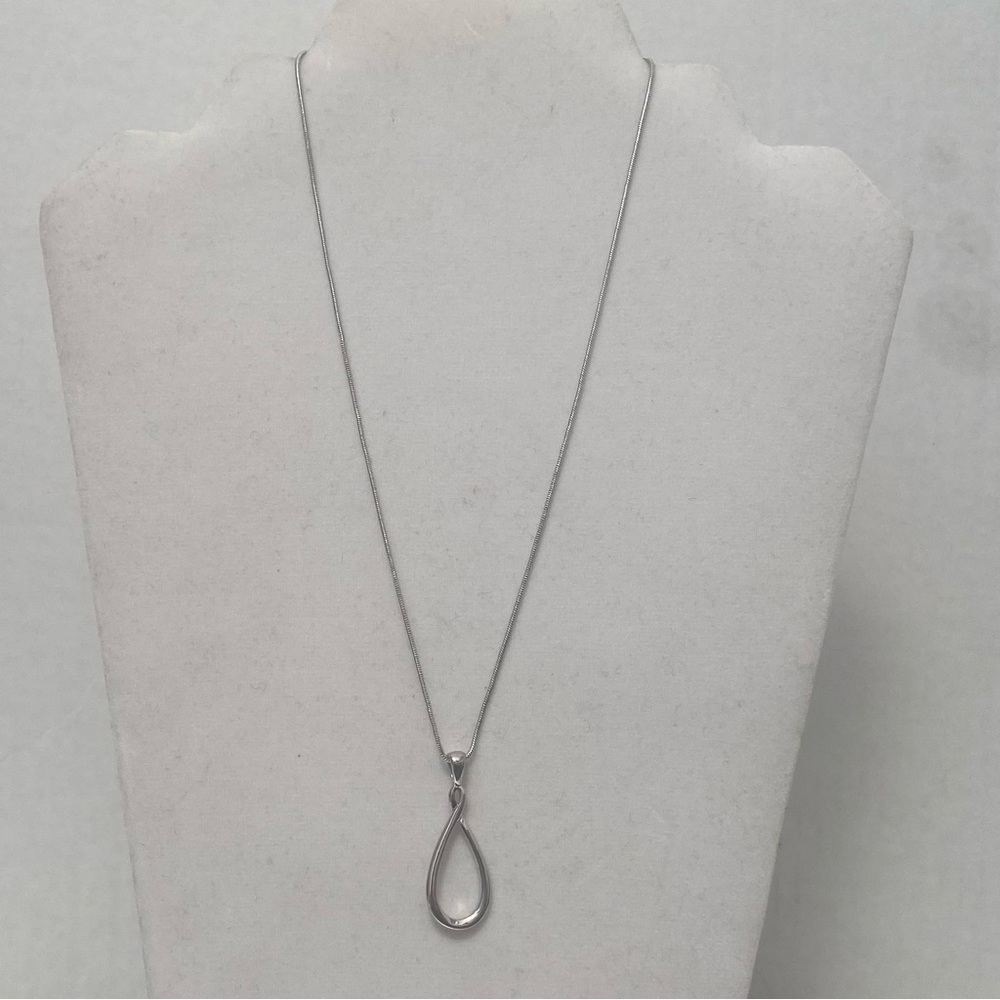 Lia Sophia silver overlay women infinity pendant minimalist necklace. Used.